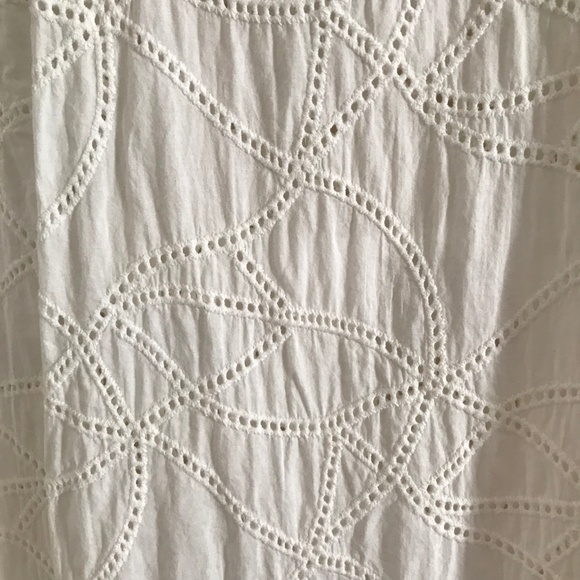 Cabi Gemma Eyelet Sleeveless Top - Picture 2 of 5